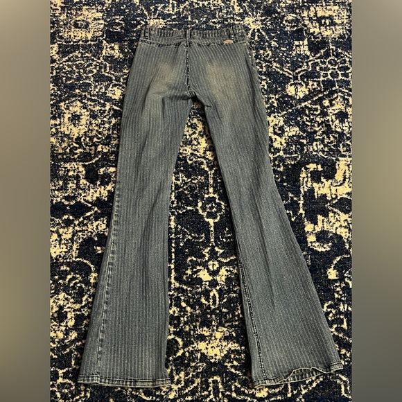 Y2K GUESS Low Rise Flare Jeans (S/M)